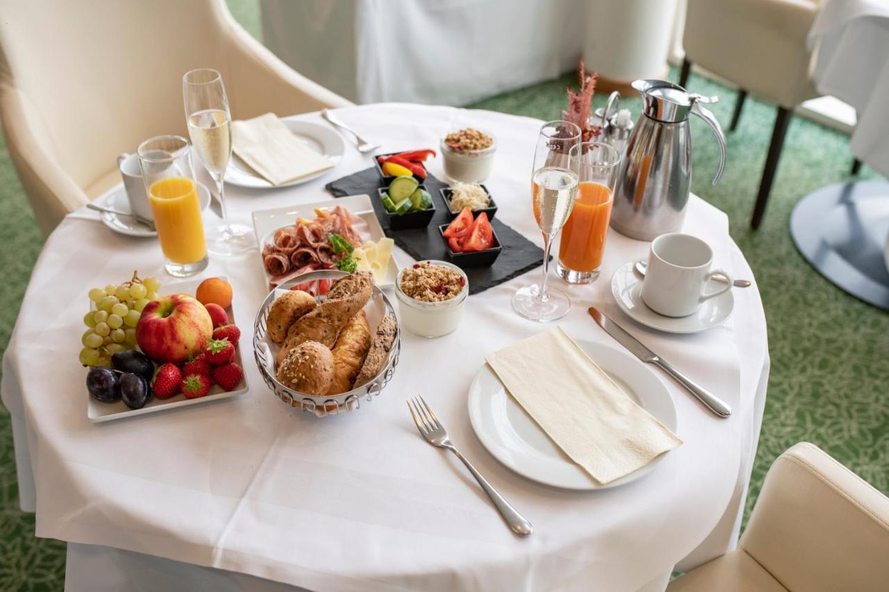 Spa Resort Styria- Adults Only บาดวัลเทอร์สดอร์ฟ ภายนอก รูปภาพ